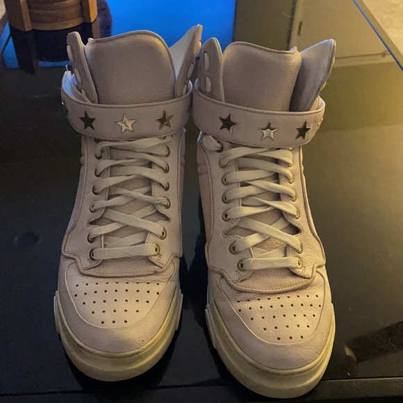 Givenchy Tyson Star Leather High-Top Sneaker - Picture 2 of 4